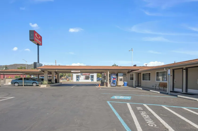 Econo Lodge Inn & Suites Yreka - Image 1