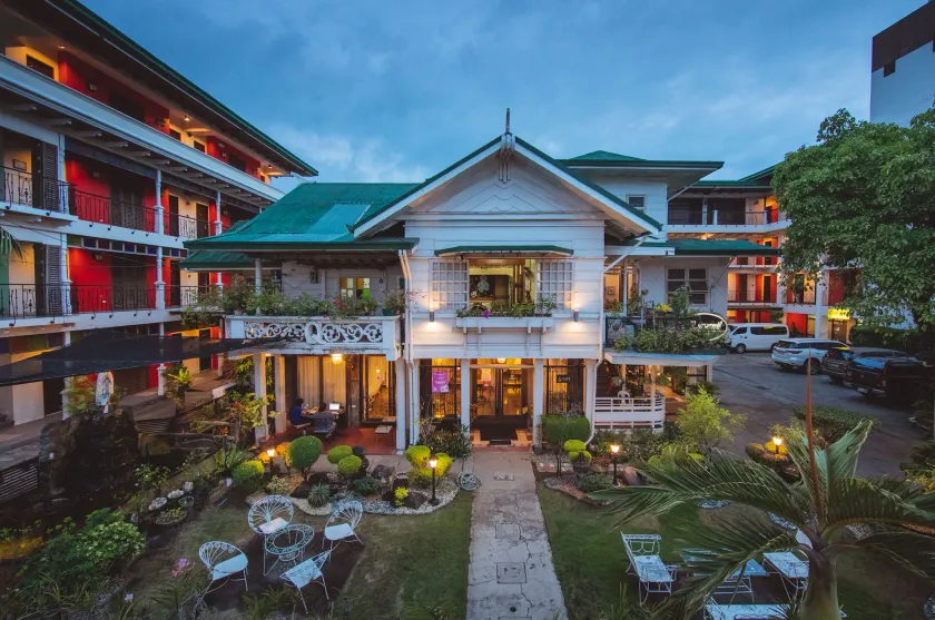 Rosvenil Hotel - Image 1