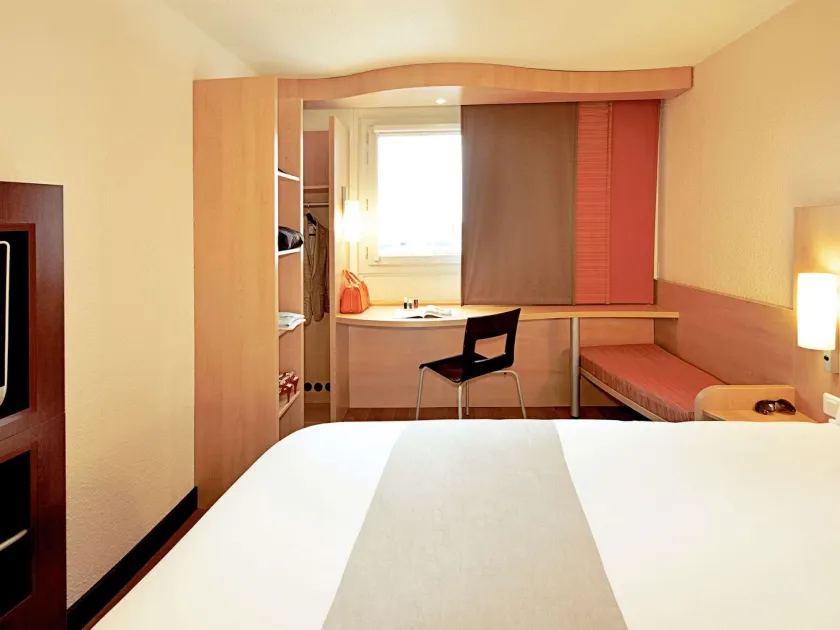 Ibis Oviedo - Image 1