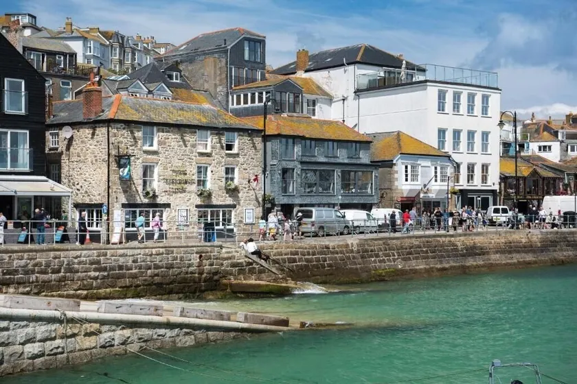 Lifeboat Inn - Image 1