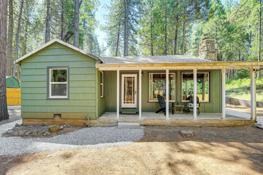 Walk to Winery: Cozy Cabin w/ Fire Pit in Murphys - Image 1