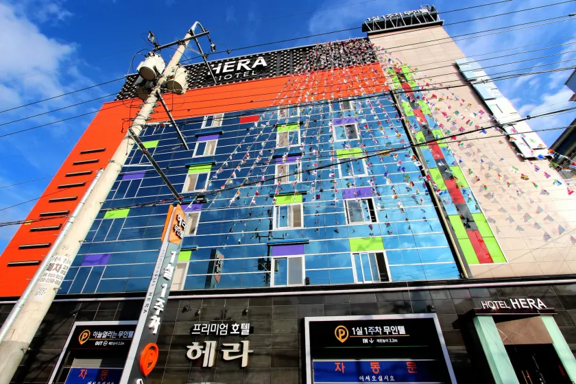 Hera Hotel - Image 1