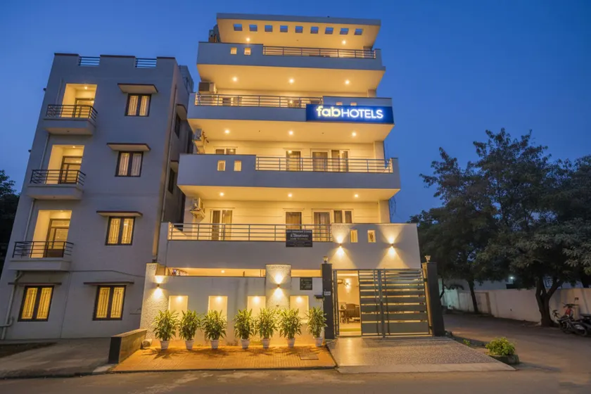 FabHotel White House BNB - Nr Yashobhoomi Convention Centre - Image 1