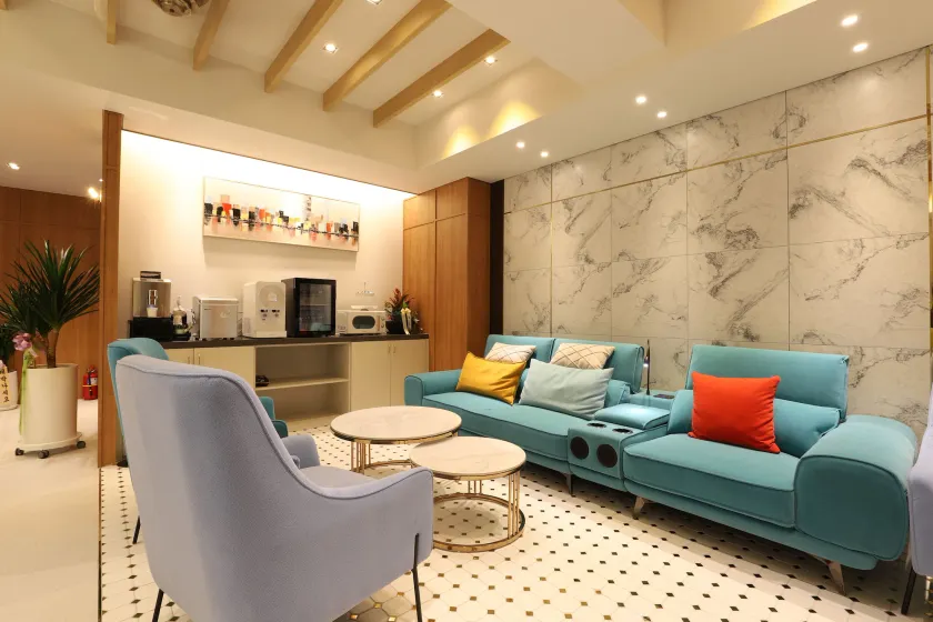 H Avenue Hotel Minam - Image 1