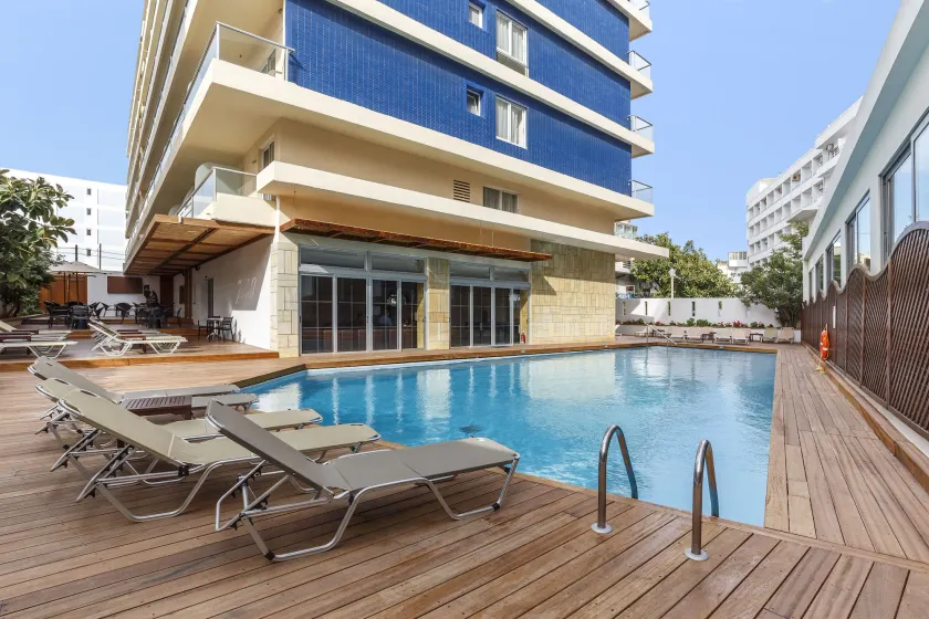 Athena Hotel - Image 1