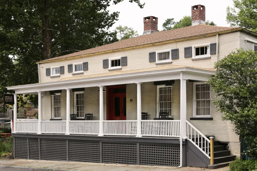 Kingston Carriage House - Image 1