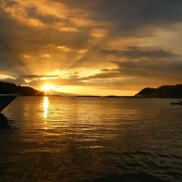 Fish Hook Marina Hotel - Image 1