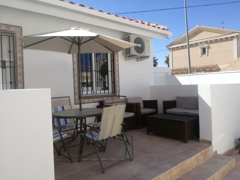 2 Bedroom Newly Renovated Bungalow Close to Bars Restaurants - Image 1