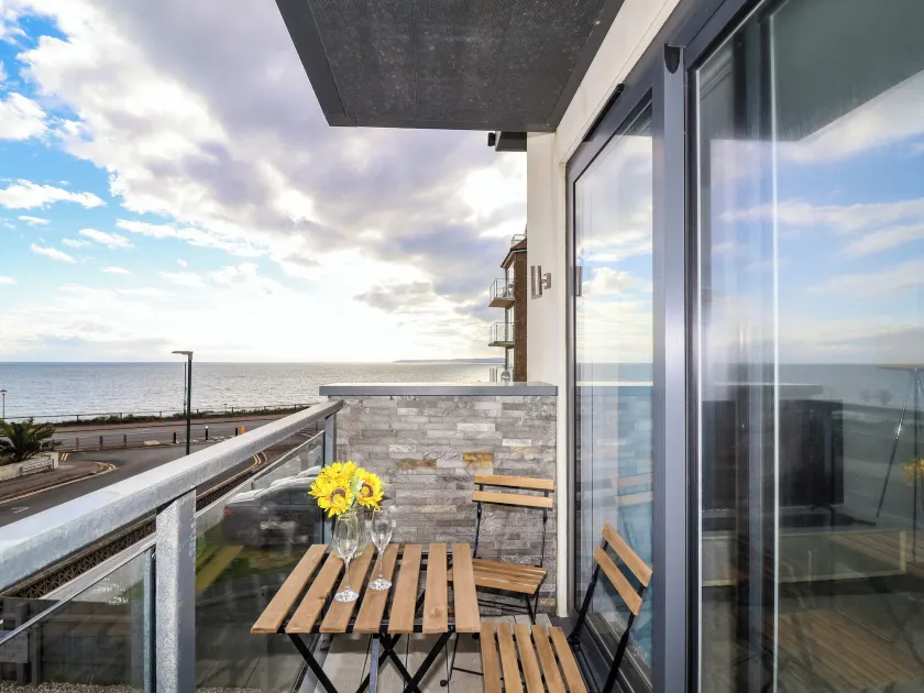 7 Warren Edge Close - Image 1