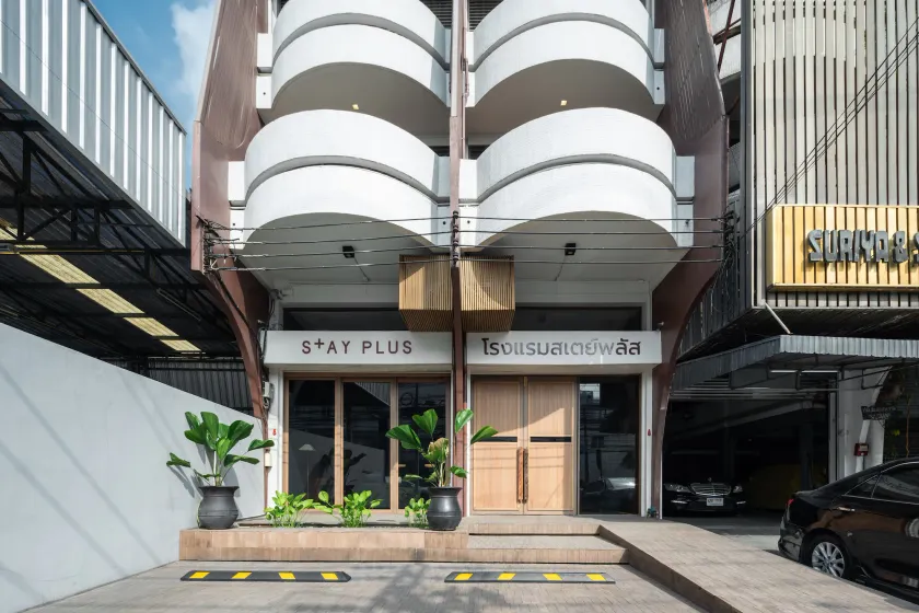 Stay Plus Hotel Bangkok - Image 1