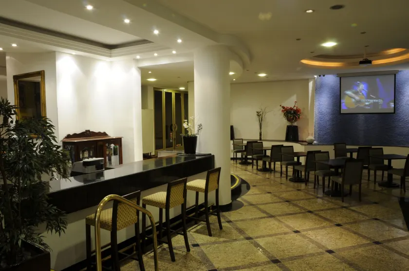Hotel Shelton - Image 1