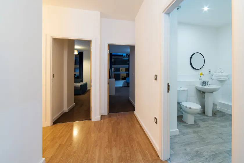 Cutlass Court Apartments by Comfort Zone - Entrada (vista interior)
