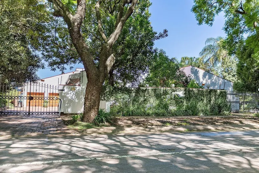 Bay Tree Guest House - Image 1