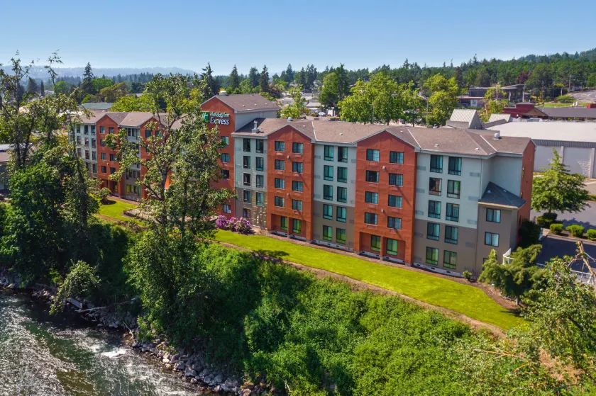 Holiday Inn Express Portland SE - Clackamas Area by IHG - Image 1