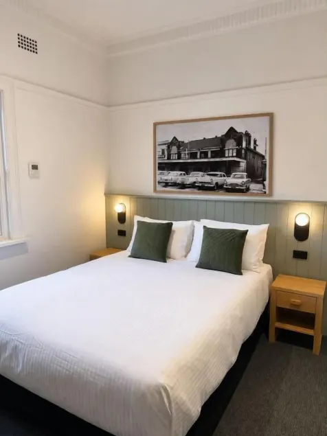 Tourist Hotel Queanbeyan - Image 1