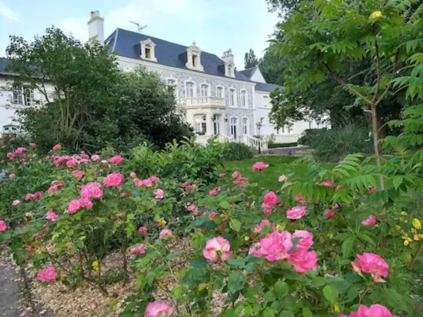 Logis Hôtel & Restaurant - Le Château Des Tourelles 3 étoiles - Image 1