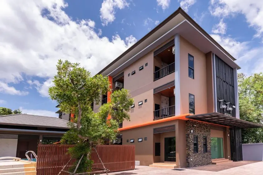 Thip Thip Hotel - Image 1