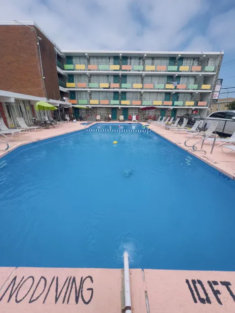 Skyview Manor Motel - Image 1