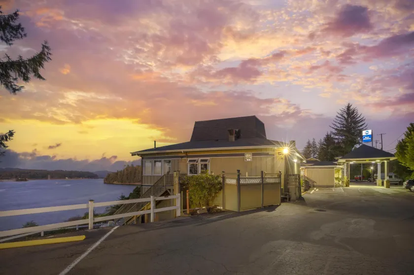 Best Western Pier Point Inn - Image 1