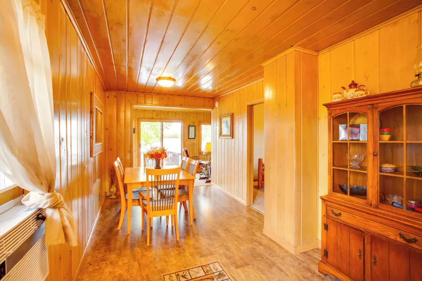 Waterfront Howard Lake Vacation Rental w/ Dock - Interni