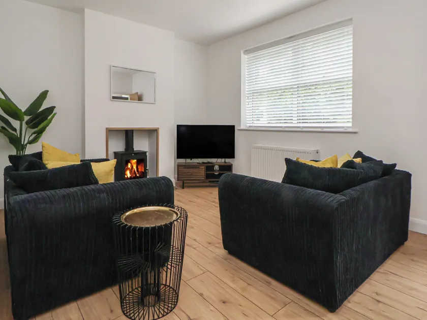5 Marsh Lane - Image 1