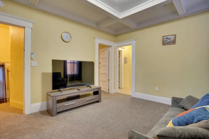 Easy City Commuting! Walkable Newark Duplex - Image 1