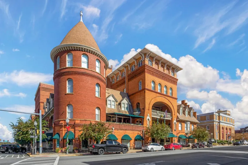 Windsor Hotel, an Ascend Collection Hotel - Image 1