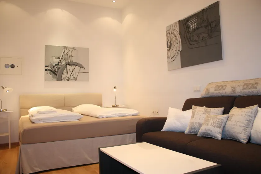 GoVienna Opera Apartment - Image 1