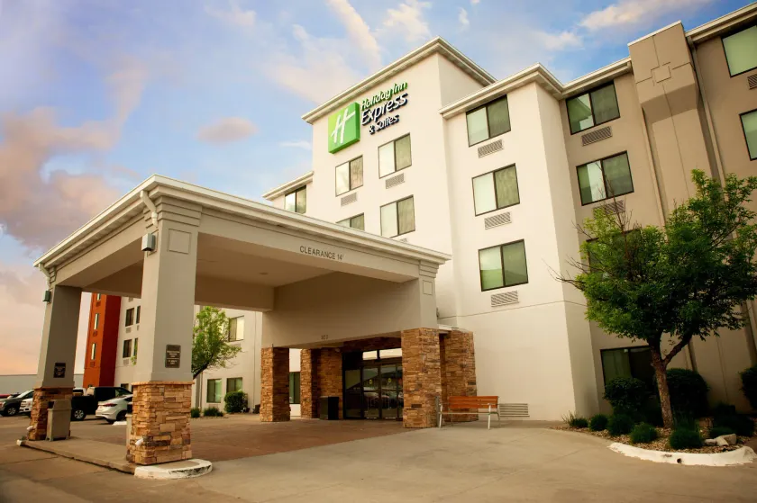 Holiday Inn Express Hotel & Suites Norfolk by IHG - Image 1