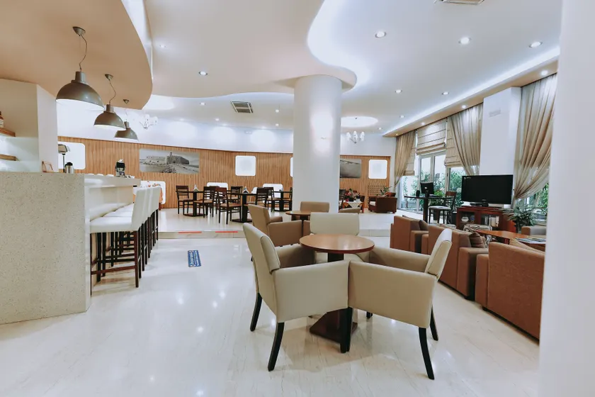 Athinaikon Hotel - Image 1