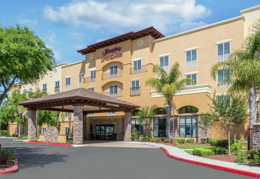 Hampton Inn & Suites Lodi - Image 1