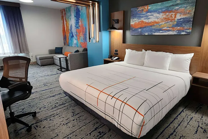 La Quinta Inn & Suites by Wyndham Austin South - Image 1