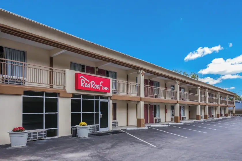 Red Roof Inn Caryville - Image 1