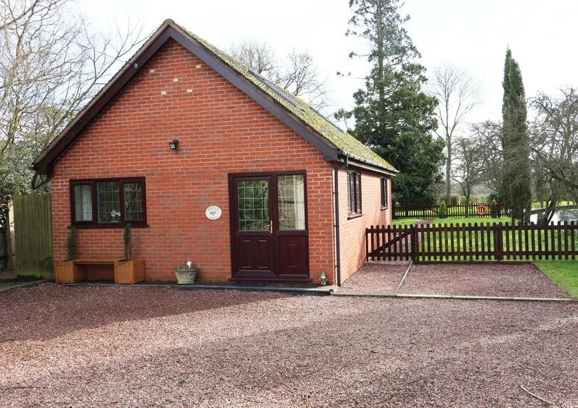 Byefield Lodge - Image 1