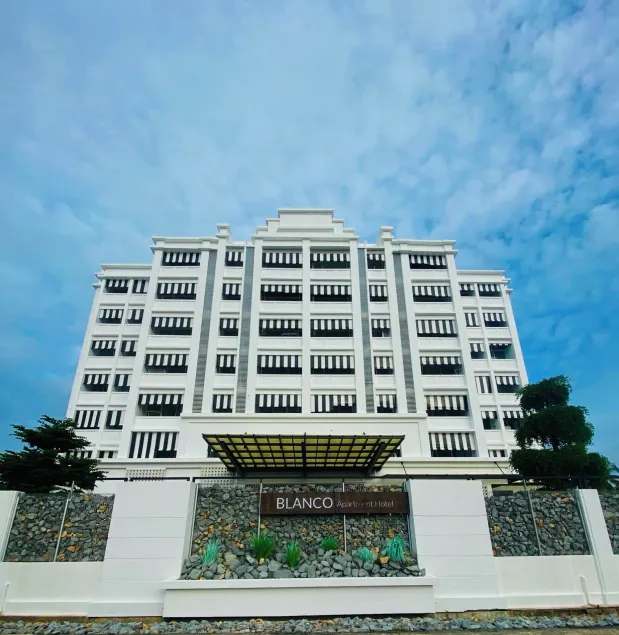 Blanco Apartment Hotel - Image 1