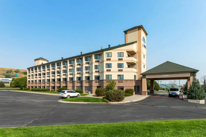 Comfort Inn & Suites Market - Airport - Image 1