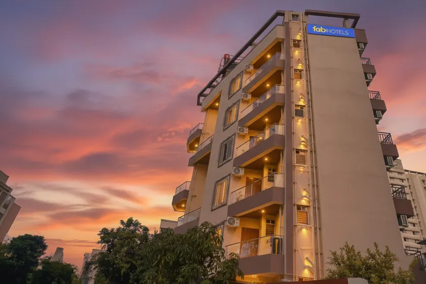 FabHotel Falcon Executive - Pan card club road - Image 1