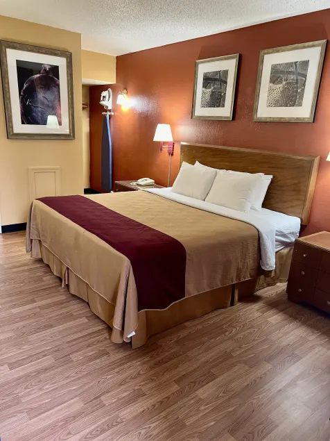 Executive Inn - Image 1