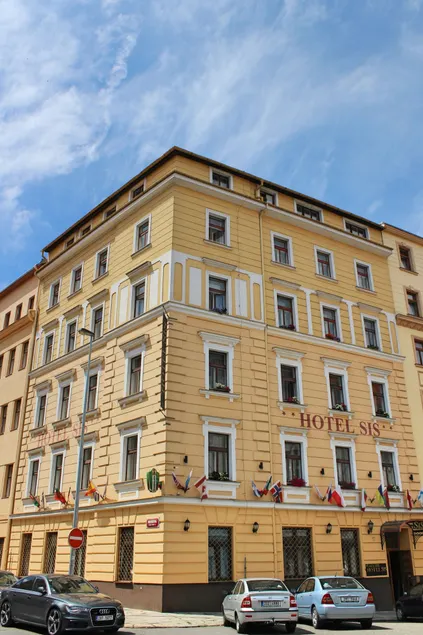 Gallery Hotel SIS - Image 1