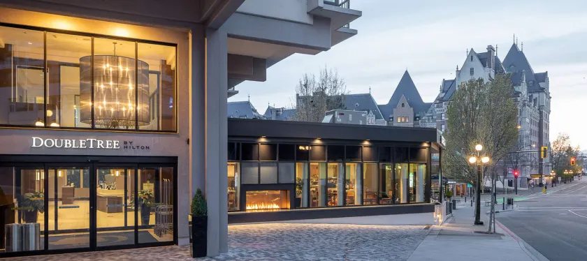 DoubleTree by Hilton Hotel & Suites Victoria - Image 1