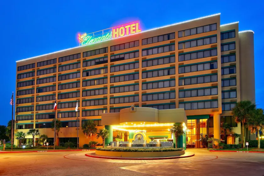 MCM Eleganté Hotel & Conference Center - Image 1