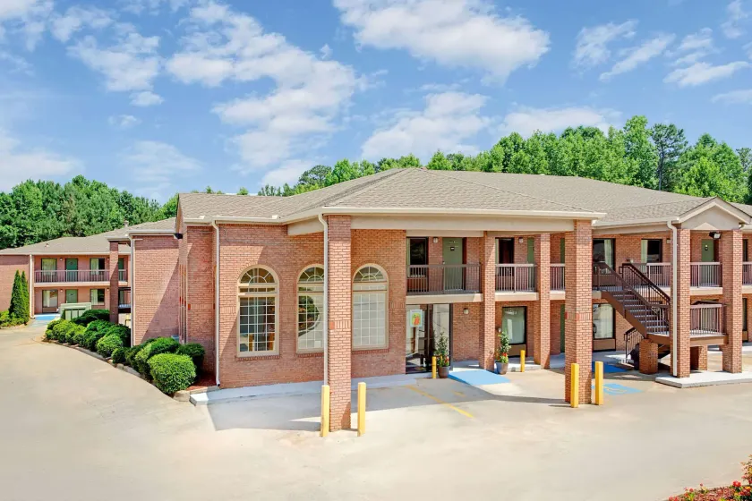 Super 8 by Wyndham Acworth/Atlanta Area - Image 1