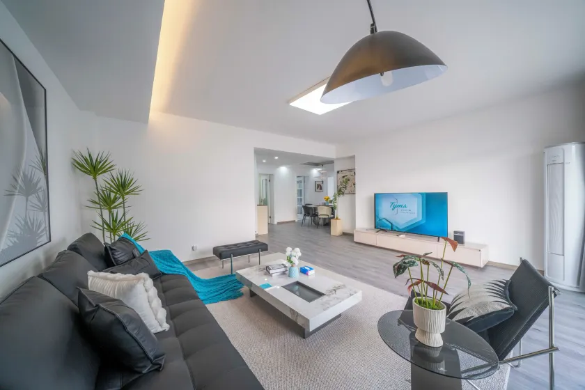 Tyms Xuhui Apt 3BR 2BA Residence near Xujiahui CBD - Image 1