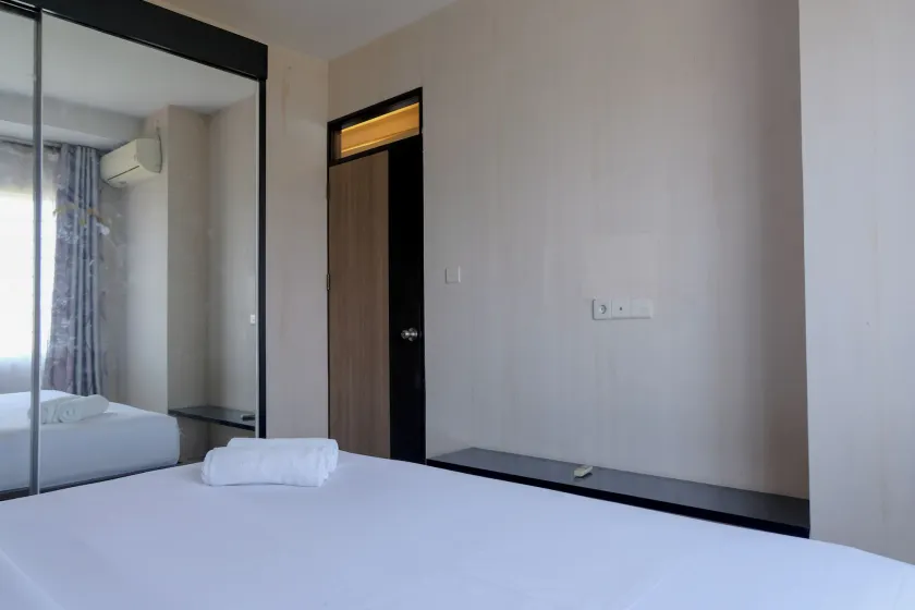 Spacious and Combine 3BR at The Edge Bandung Apartment By Travelio - Room
