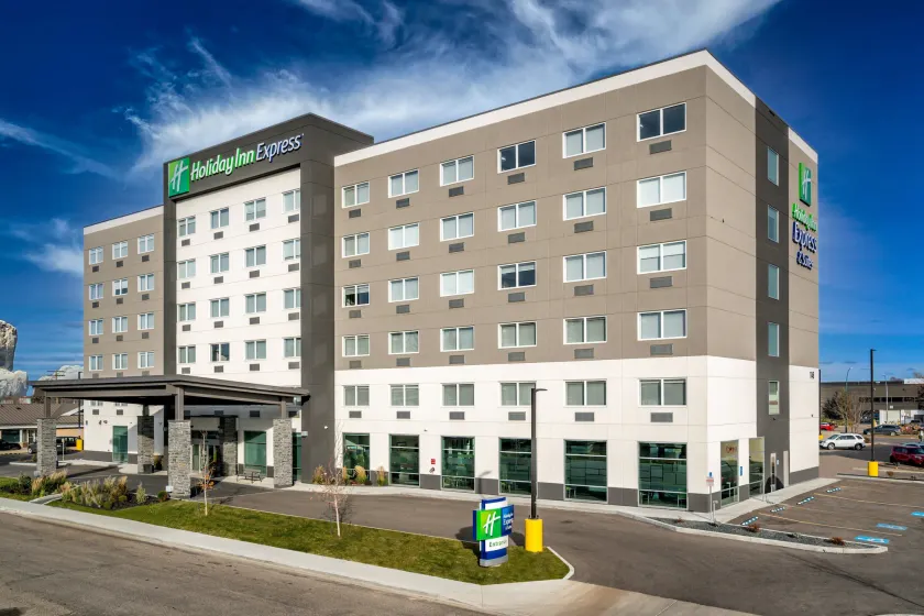 Holiday Inn Express & Suites - Brandon by IHG - Image 1