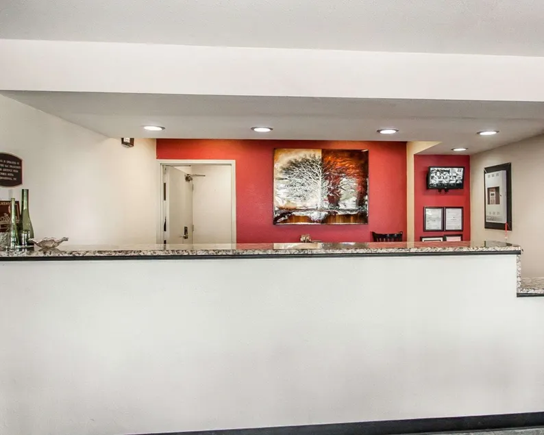 Econo Lodge Inn & Suites Jackson Northwest - Lobby