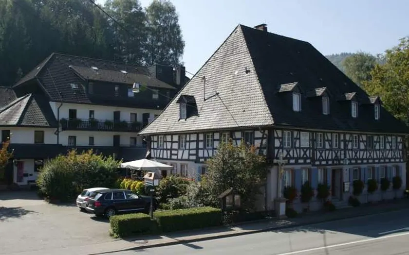 Landidyll Hotel Zum Kreuz - Image 1
