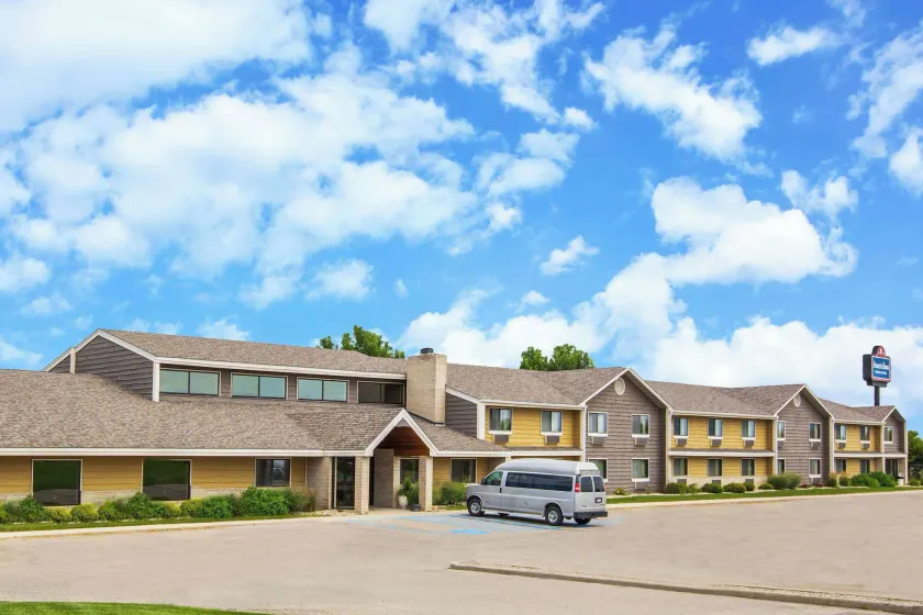 AmericInn by Wyndham Clear Lake - Image 1