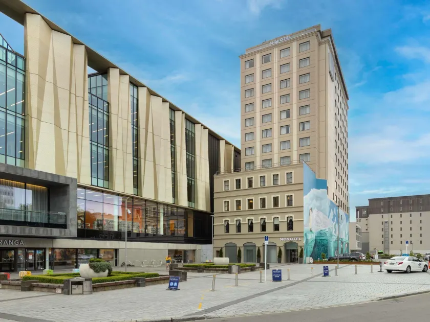Novotel Christchurch Cathedral Square - Image 1