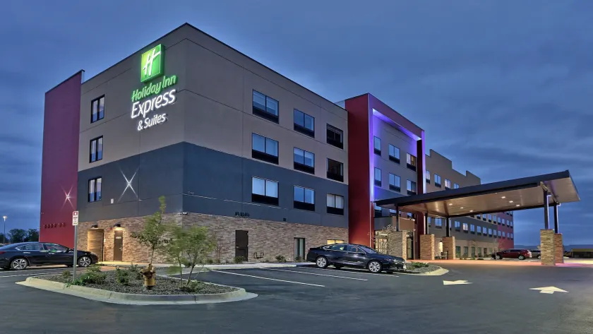 Holiday Inn Express & Suites Broomfield by IHG - Image 1